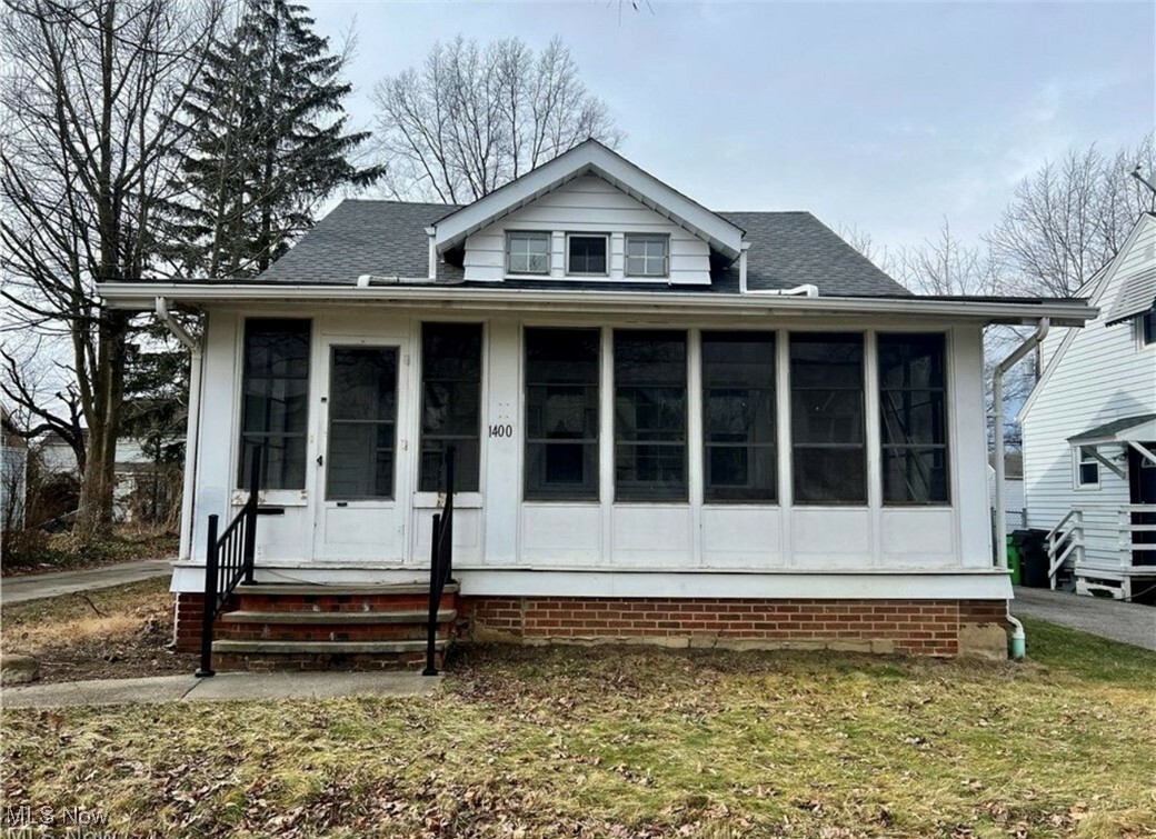 Property Photo:  1400 Avondale Road  OH 44121 