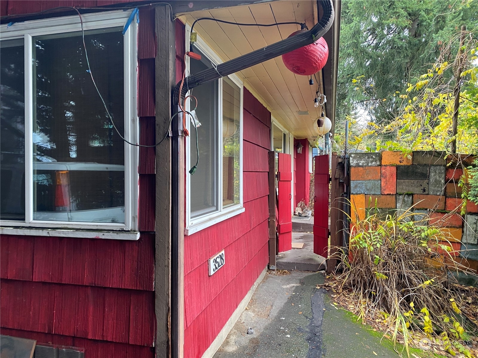 Property Photo:  3528 NE 125th St  WA 98125 