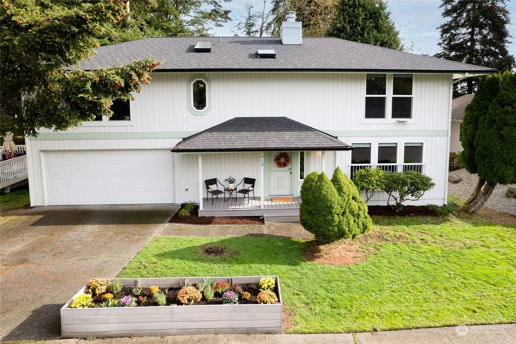 Property Photo:  913 N Newton Street  WA 98406 