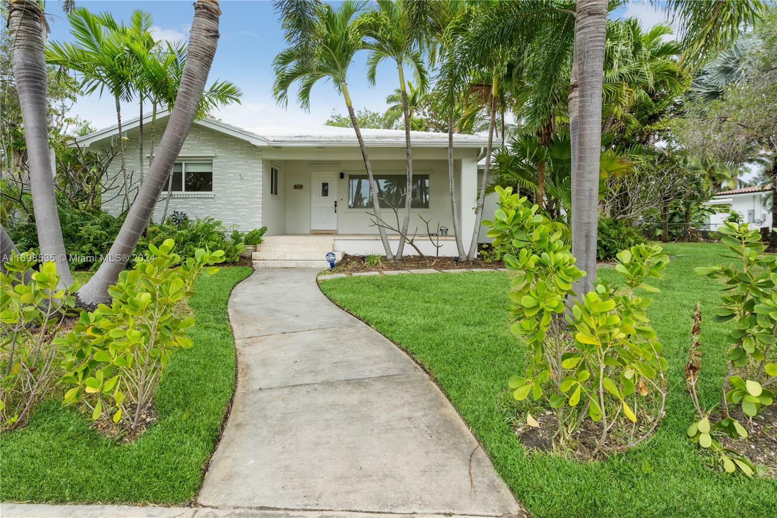 Property Photo:  819 Hollywood Blvd  FL 33019 