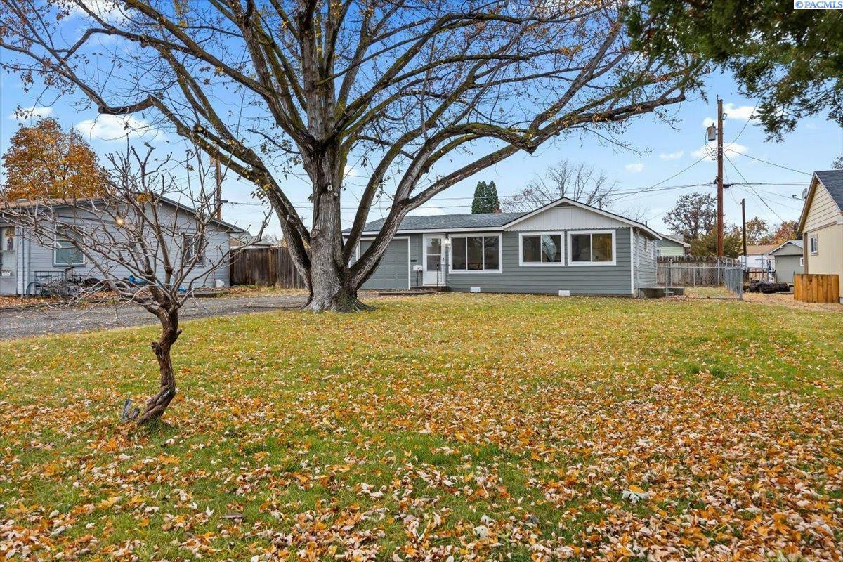 Property Photo: 807 Snow WA 99352