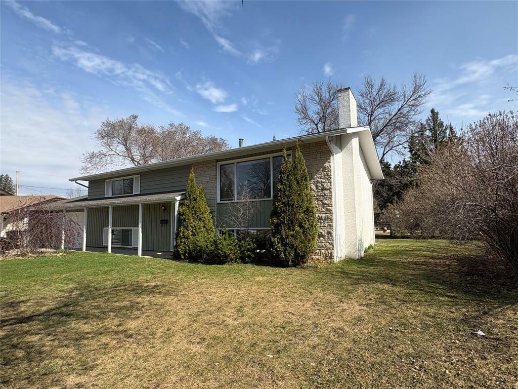 Property Photo: 72 Centennial Drive MB R7N 2W9