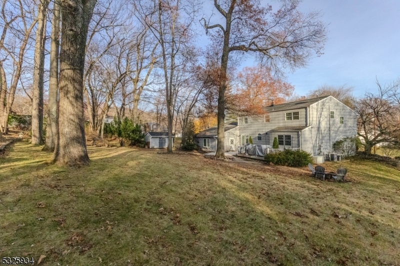 Property Photo:  6 Camelot Way  NJ 07054 