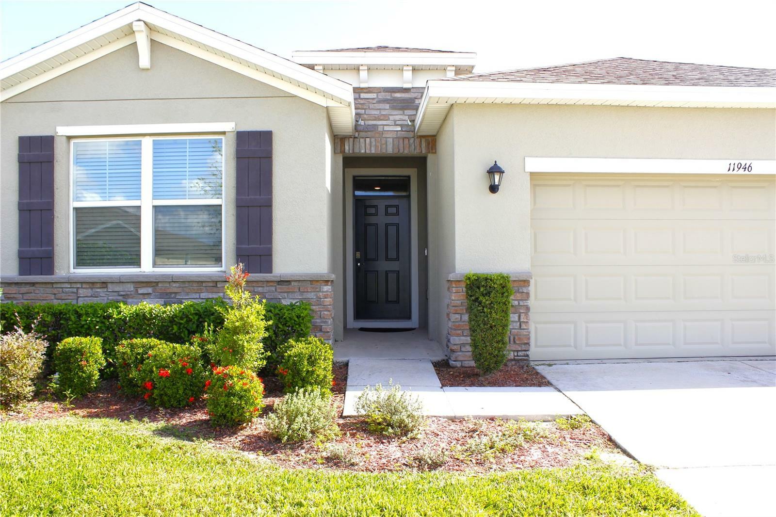 Property Photo:  11946 Cross Vine Drive  FL 33579 