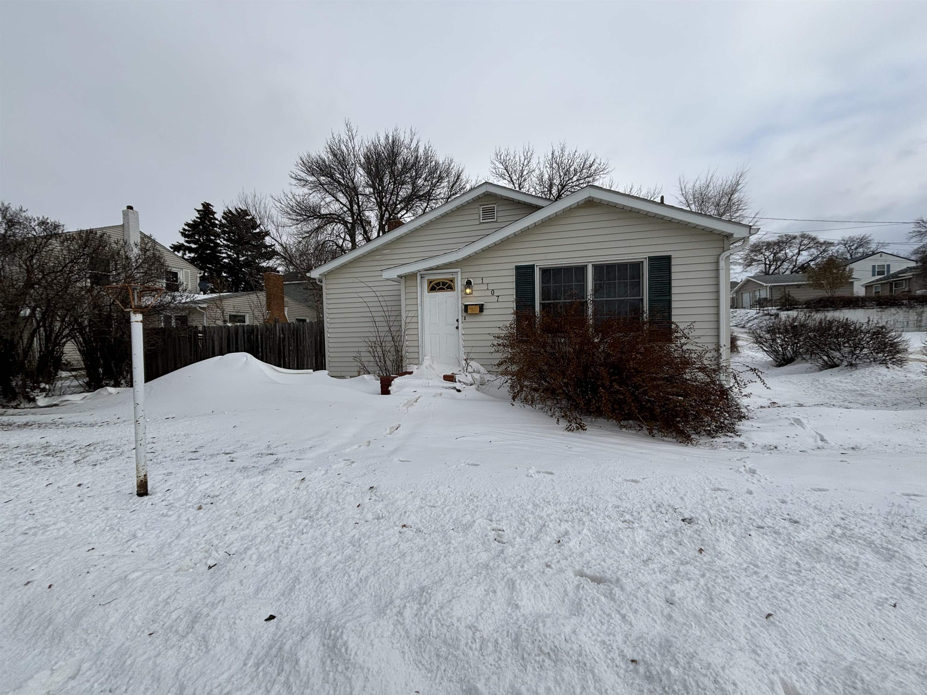 Property Photo:  1107 SE 2nd St.  ND 58701-5907 