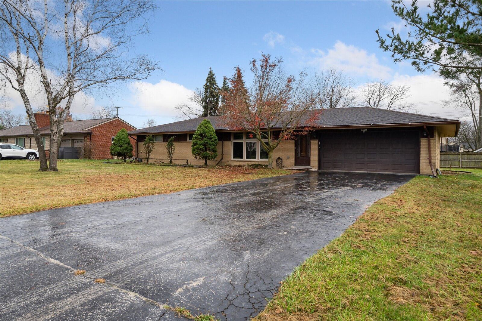 House for sale in Wayne: 37605 Whitney Drive, Wayne, MI 48184
