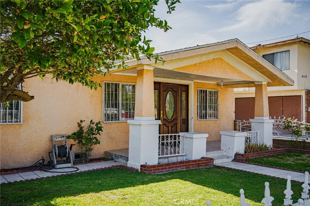 Property Photo:  6419 Vinevale Avenue  CA 90201 