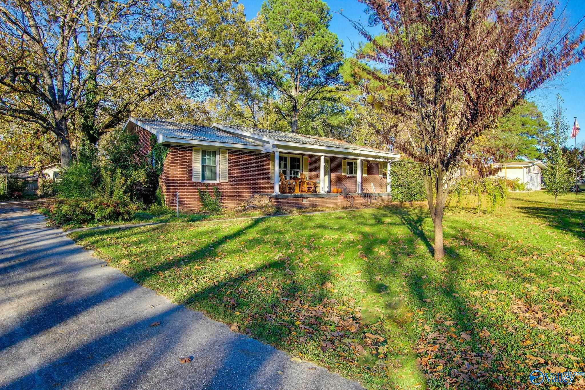 Property Photo:  403 Arcadia Street SW  AL 35640 