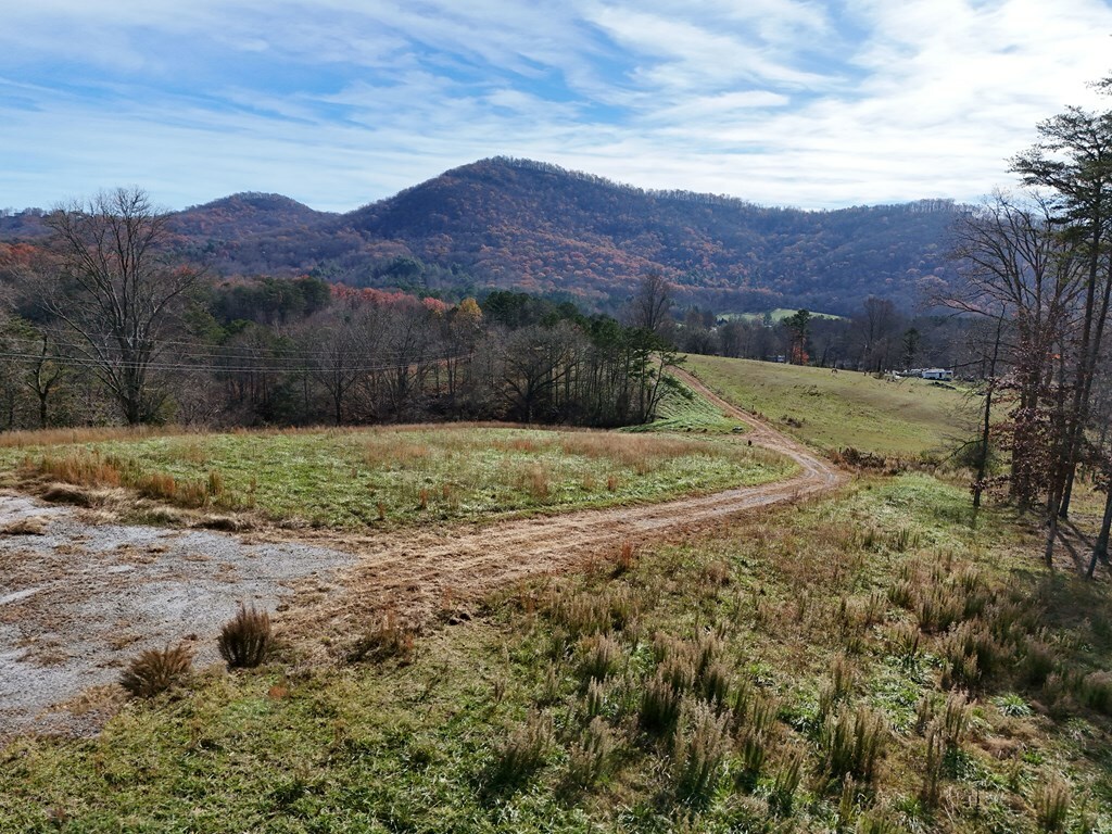 Property Photo:  902 Deitz Cable Road  NC 28909 