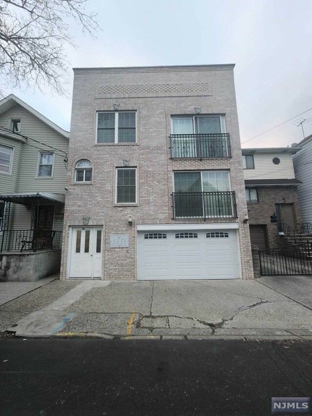 Property Photo:  13 South 3rd Street 2R  NJ 07029 