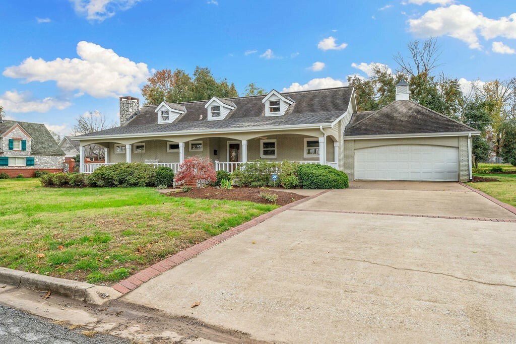 Property Photo:  707 Jefferson Street  AR 72712 