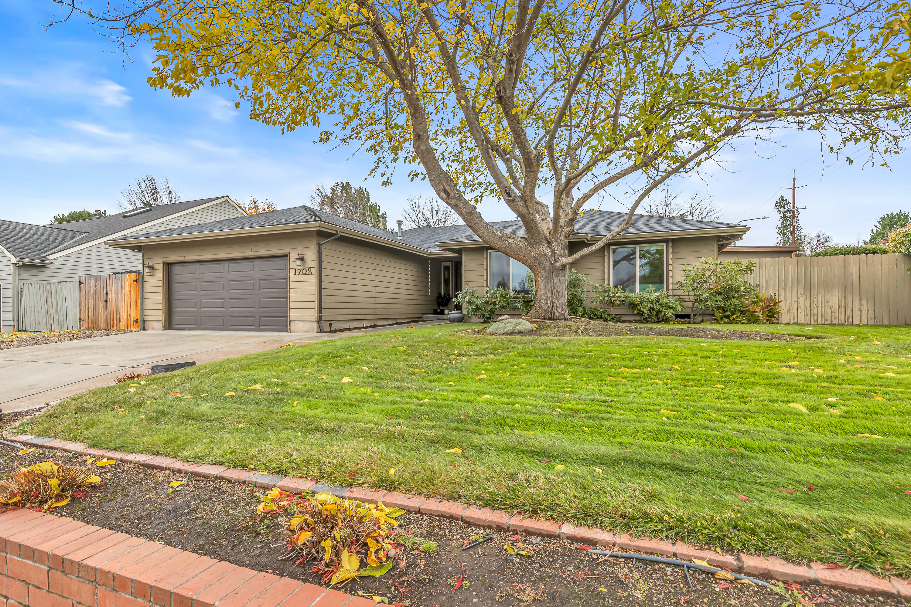 1702 Willow Glen Way  Medford OR 97504 photo