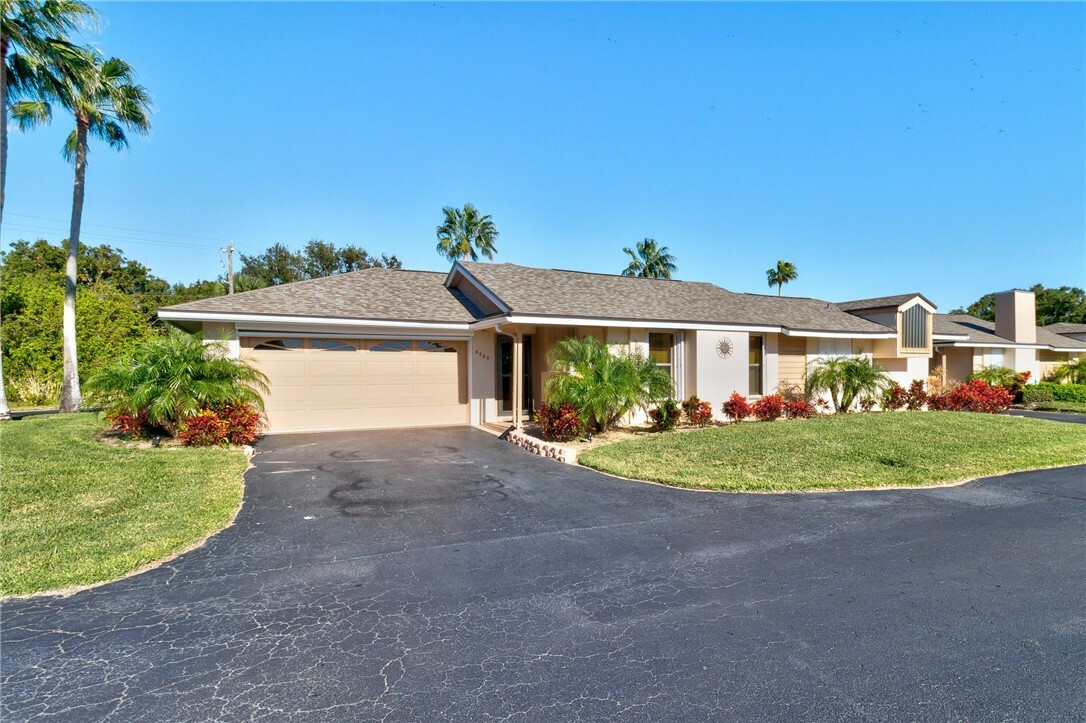 Property Photo:  6269 N Mirror Lake Drive 6269  FL 32958 