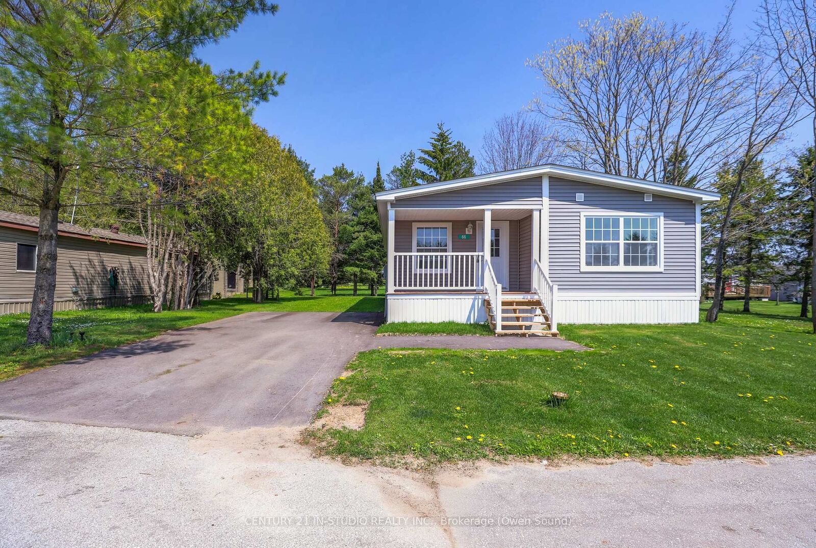 Photo de la propriété:  66 Sussex Square  ON N0H 1G0 