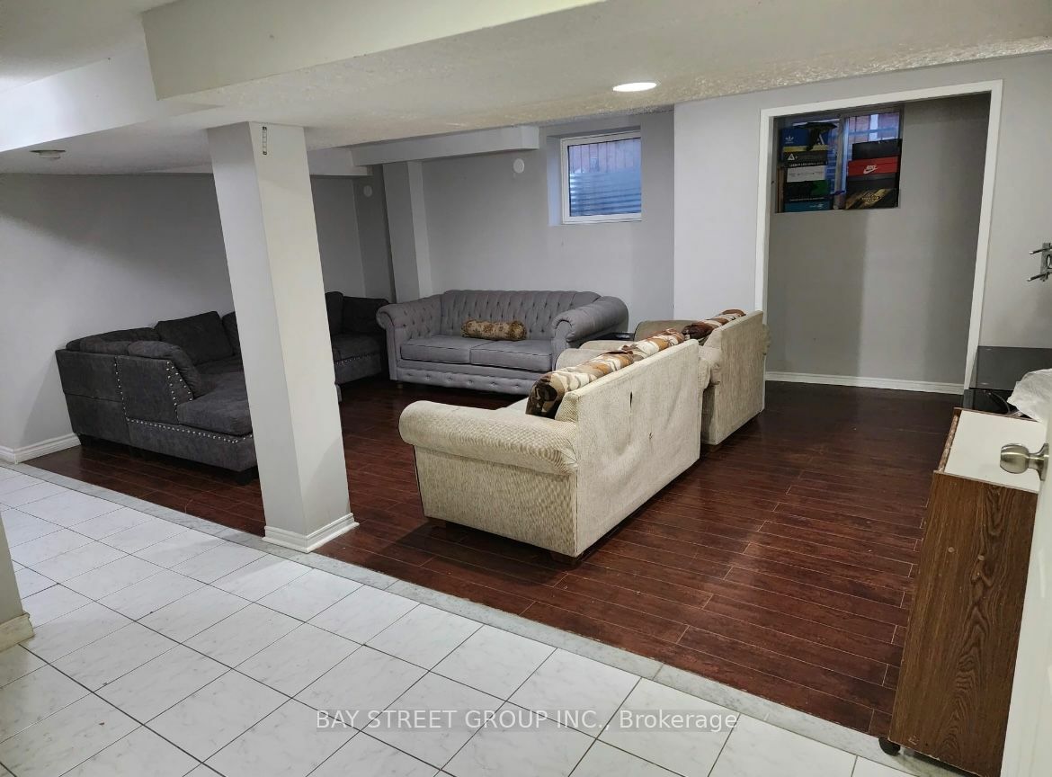 Property Photo:  24 St Mark Pl  ON L6K 3W5 