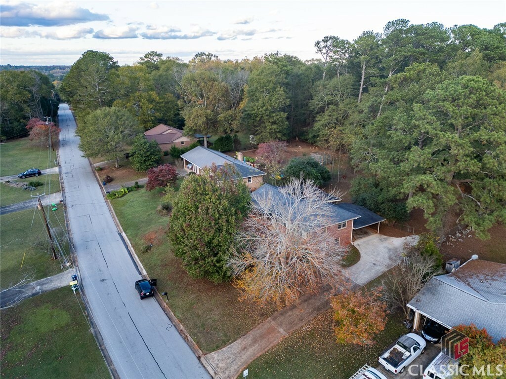 Property Photo:  120 Tara Way  GA 30606 