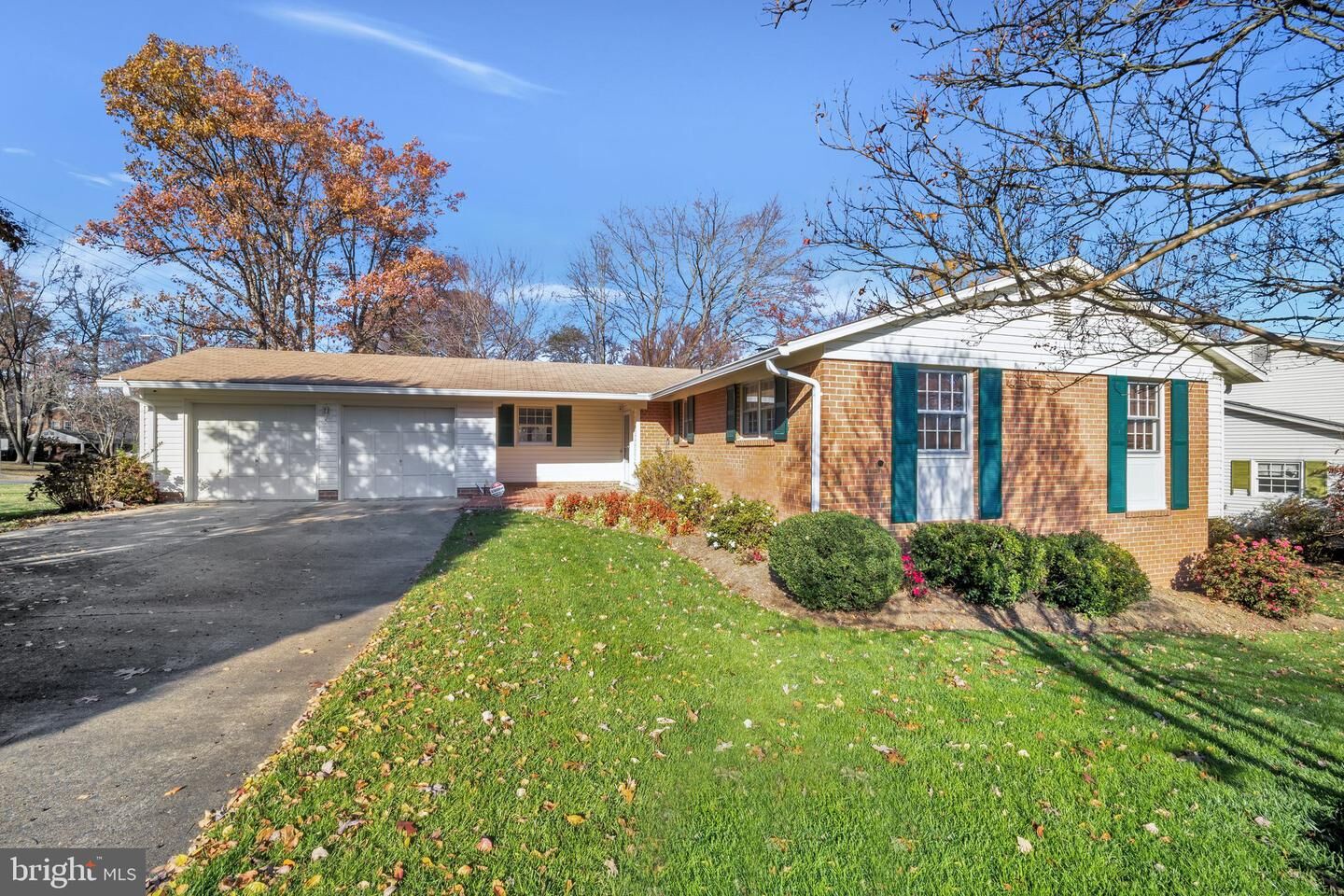 Property Photo:  10354 Commonwealth Boulevard  VA 22032
