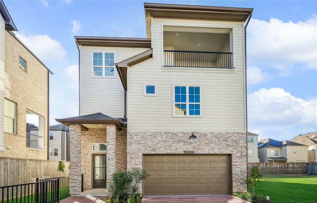 10935 Brookeshire Chase Lane  Houston TX 77043 photo