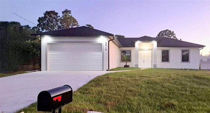 Property Photo: 2915 28th St SW FL 33976
