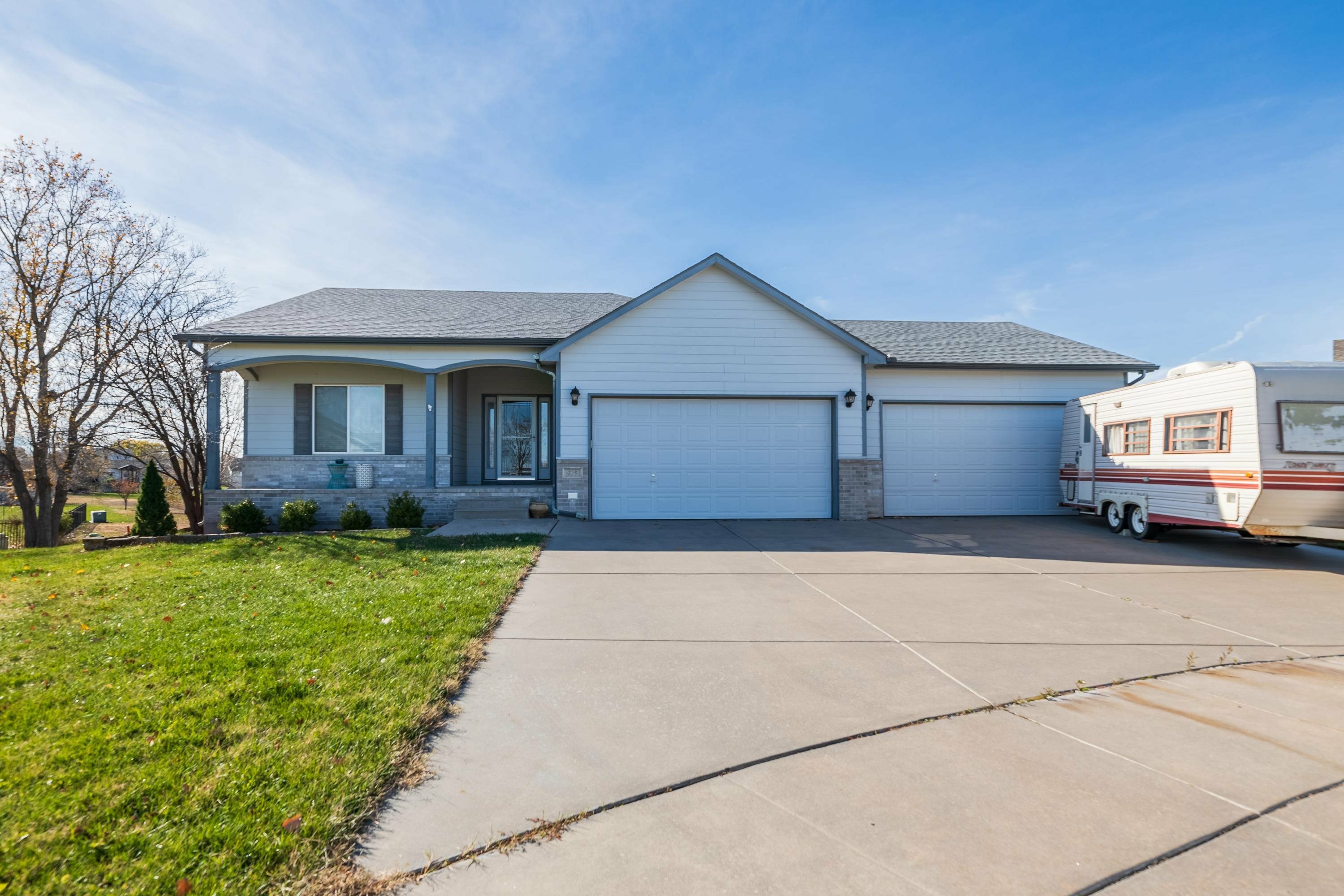 Property Photo:  225 W Winterset Cir  KS 67052 