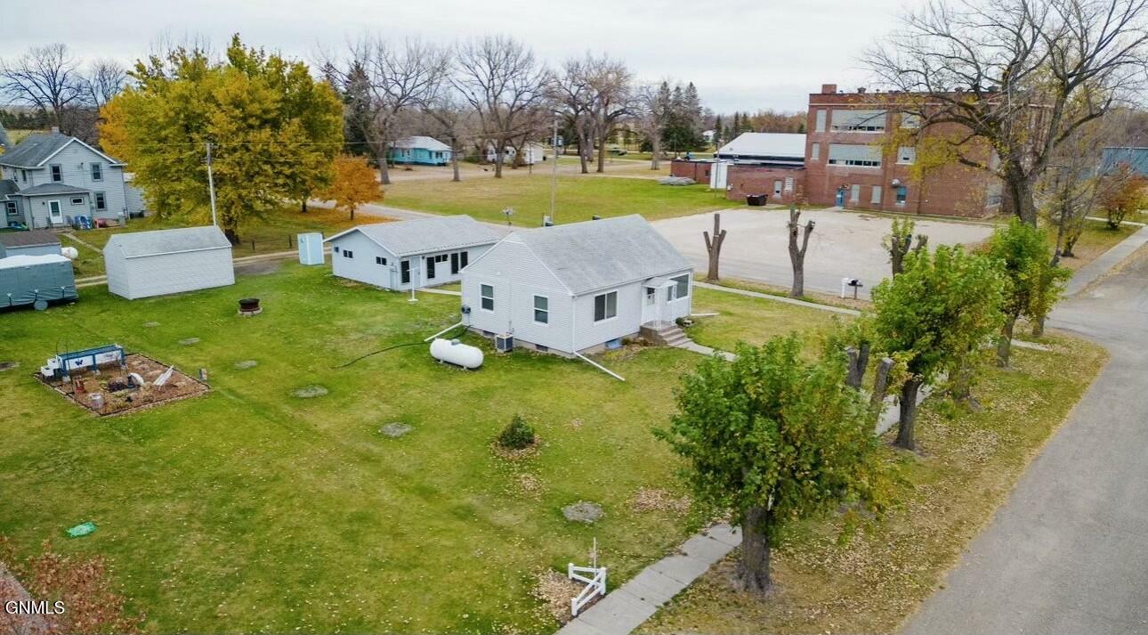 Property Photo:  212 6th Avenue  ND 58461 