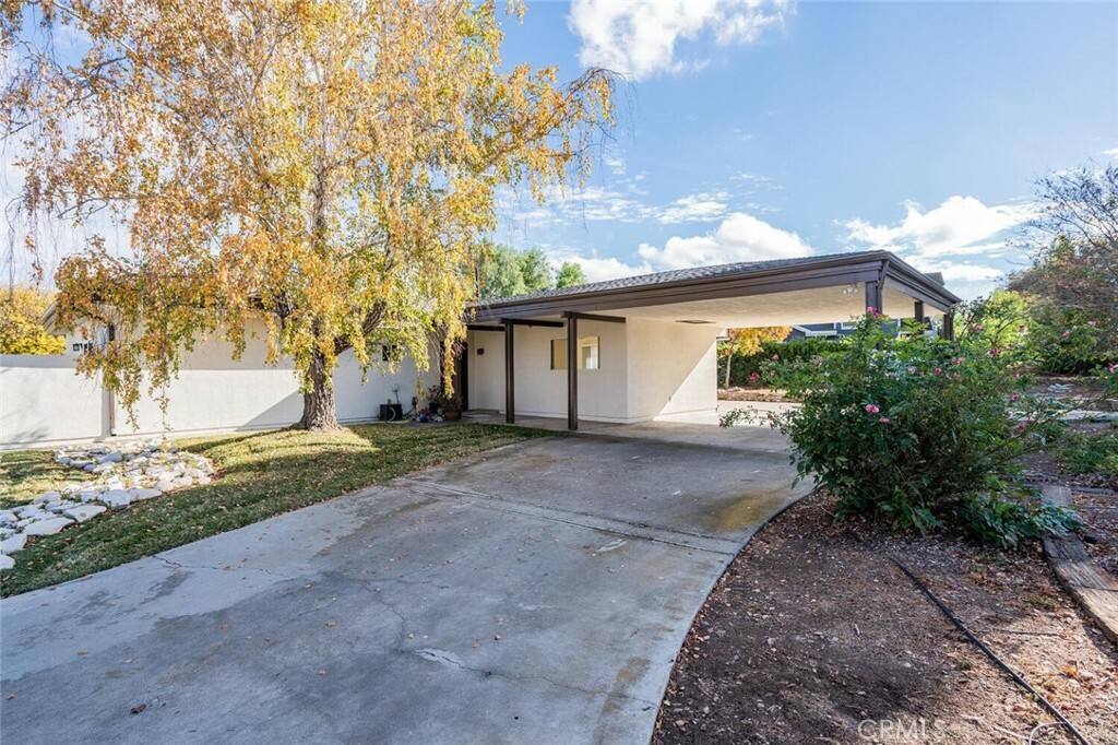 Property Photo:  1142 Waverly Heights Drive  CA 91360 