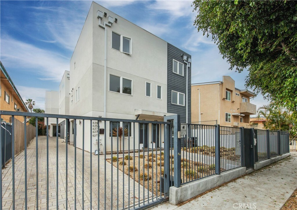 Property Photo:  635 N Harvard Boulevard 635.25  CA 90004 