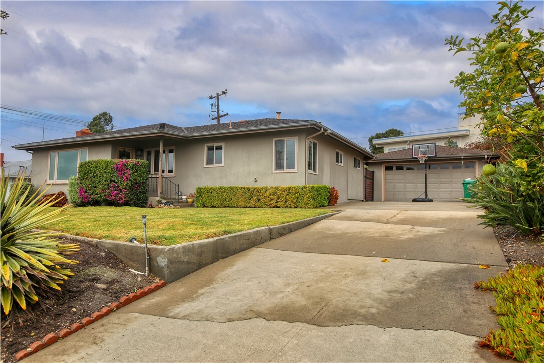 Property Photo:  256 Larchmont Drive  CA 93420 