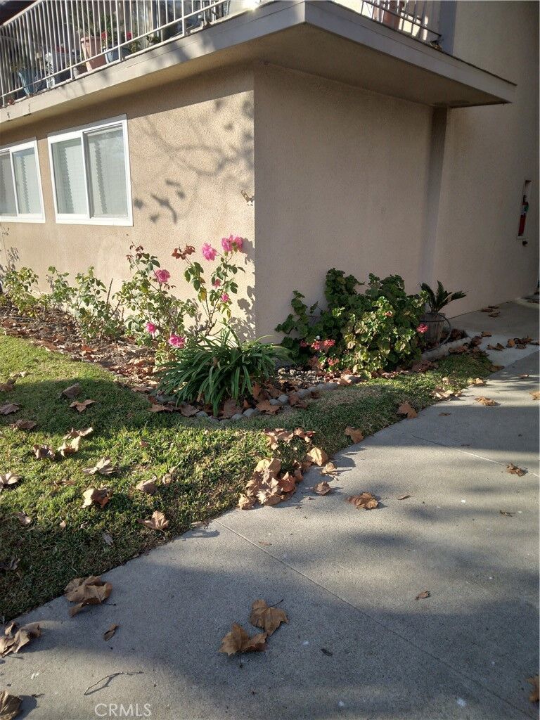 Property Photo:  1920 McKinney Way 17B M15  CA 90740 