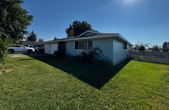 Property Photo: 5814 Harlan Drive OR 97603