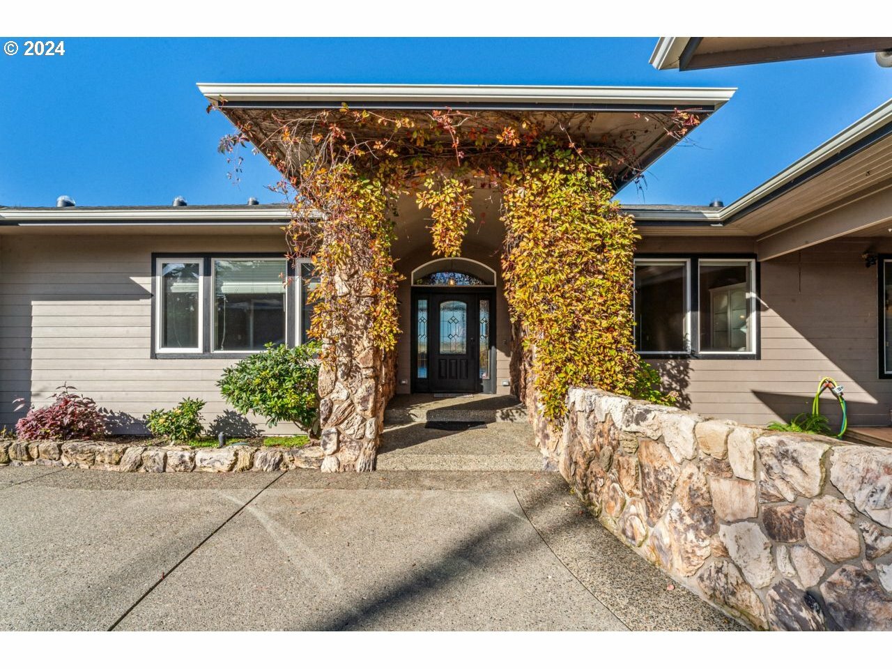Property Photo: 1 Marielle Ln OR 97439