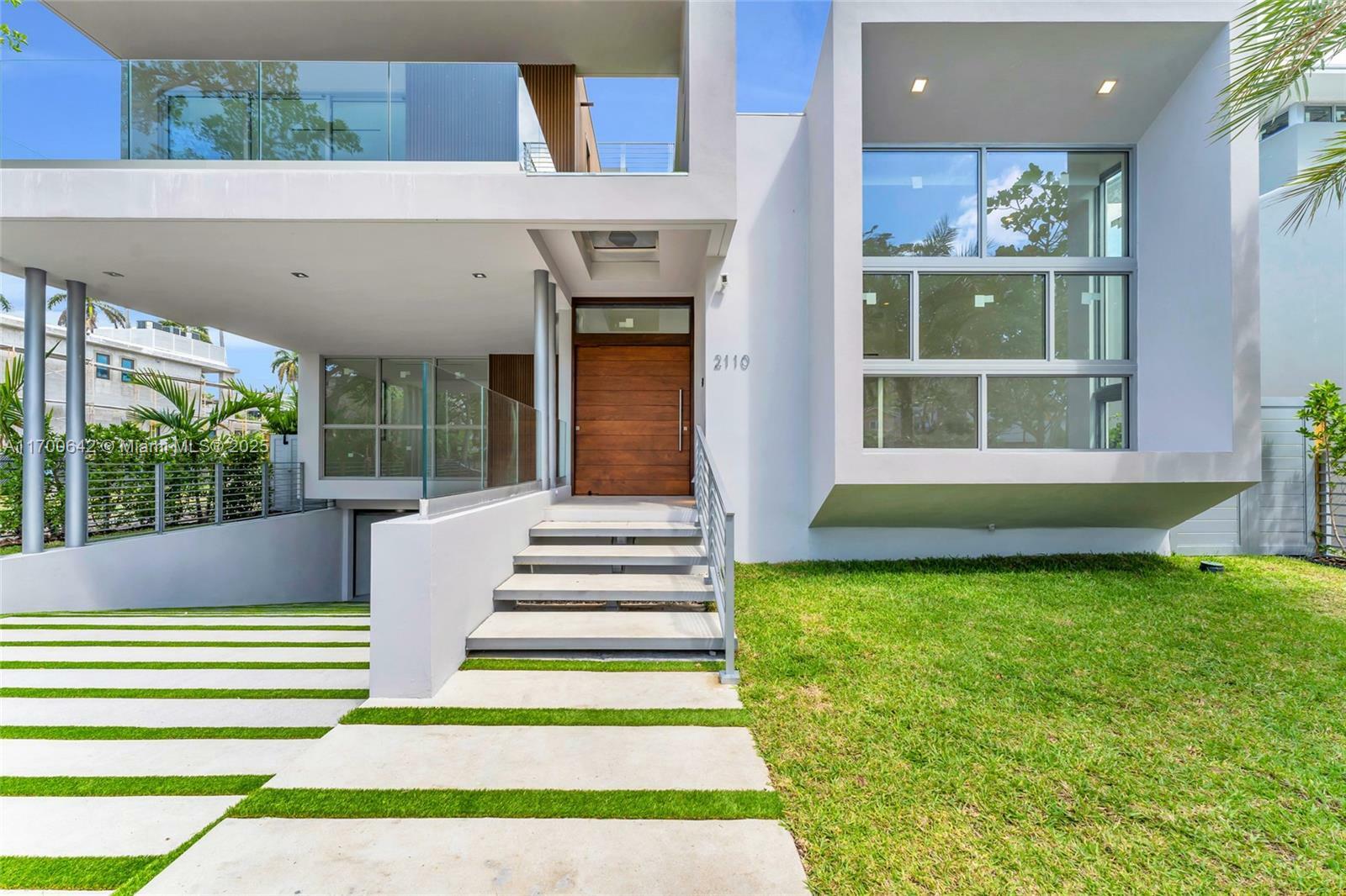 Property Photo: 2110 S Miami Ave FL 33129