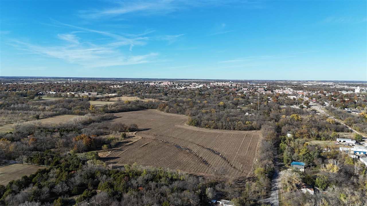Property Photo: 208 W 22nd Avenue OK 74074