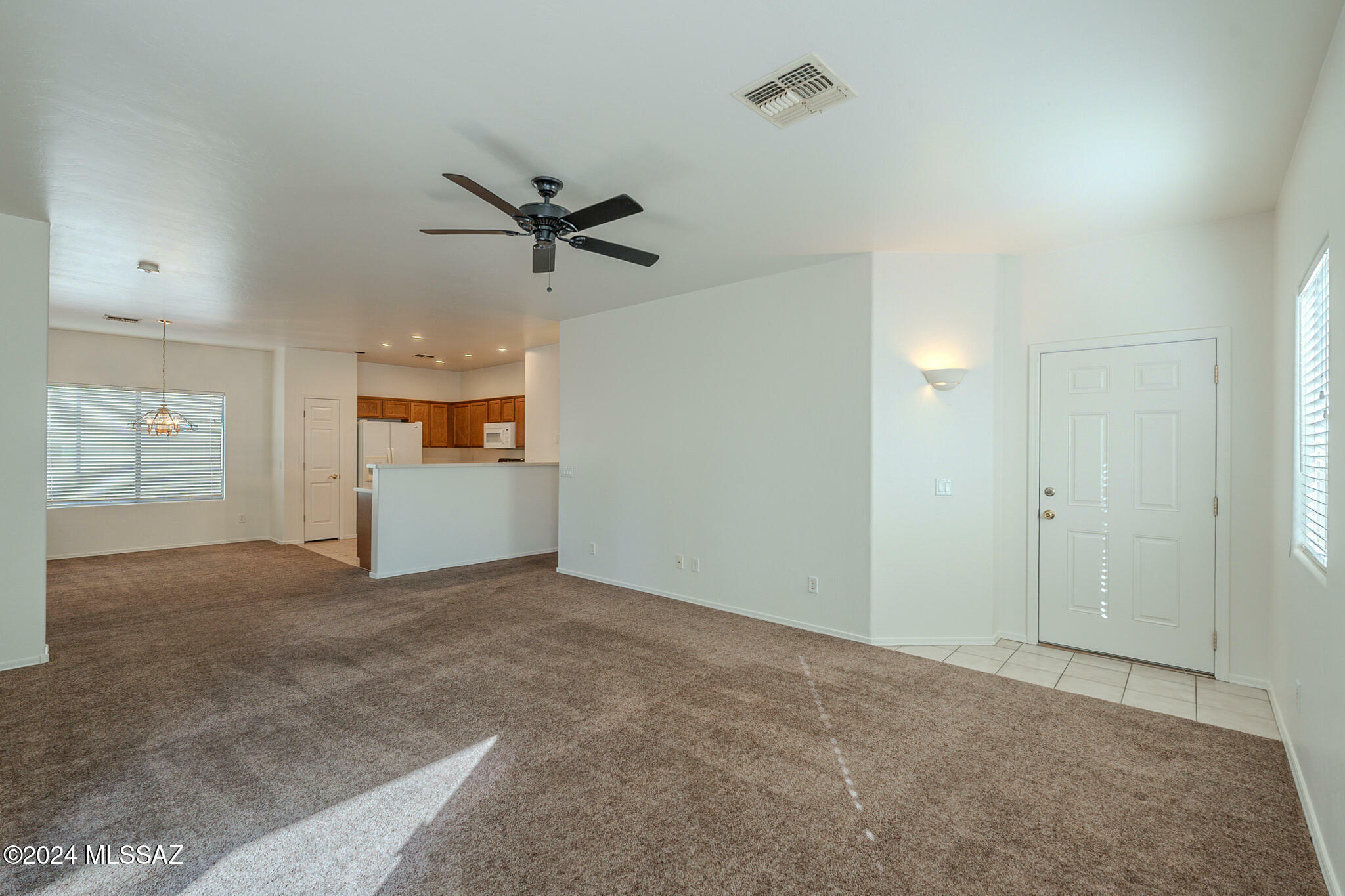 Property Photo:  142 E Placita Nubes De Agua  AZ 85629 