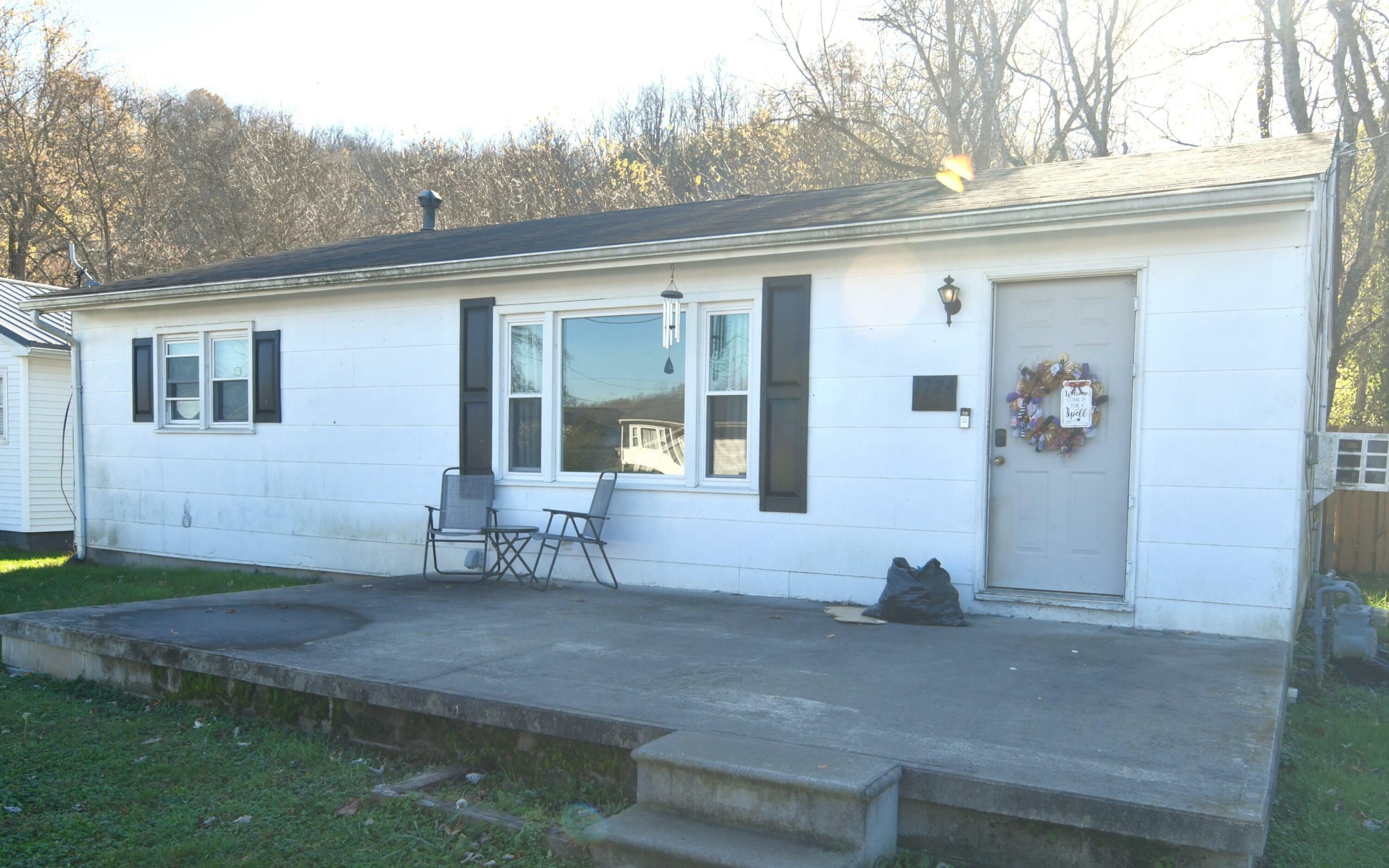 Property Photo:  1724 Oak Street  KY 41056 