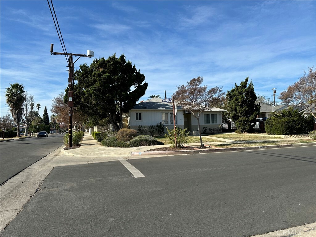 Property Photo:  10101 Sophia Avenue  CA 91343 