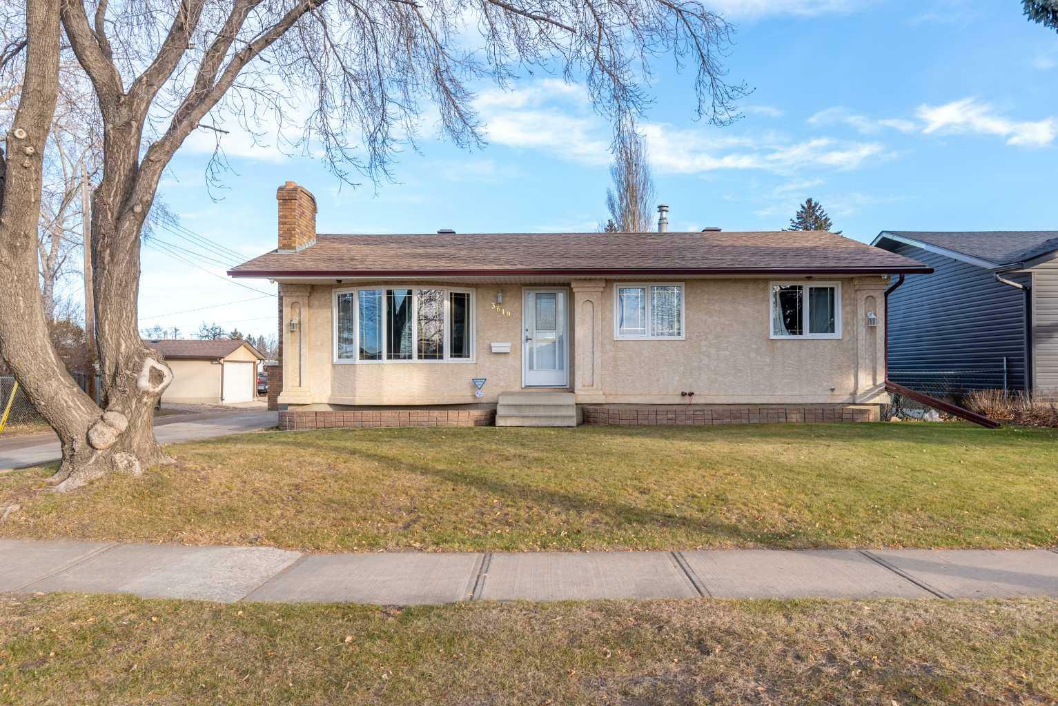 Property Photo: 3619 50 Avenue SK S9V 0P1