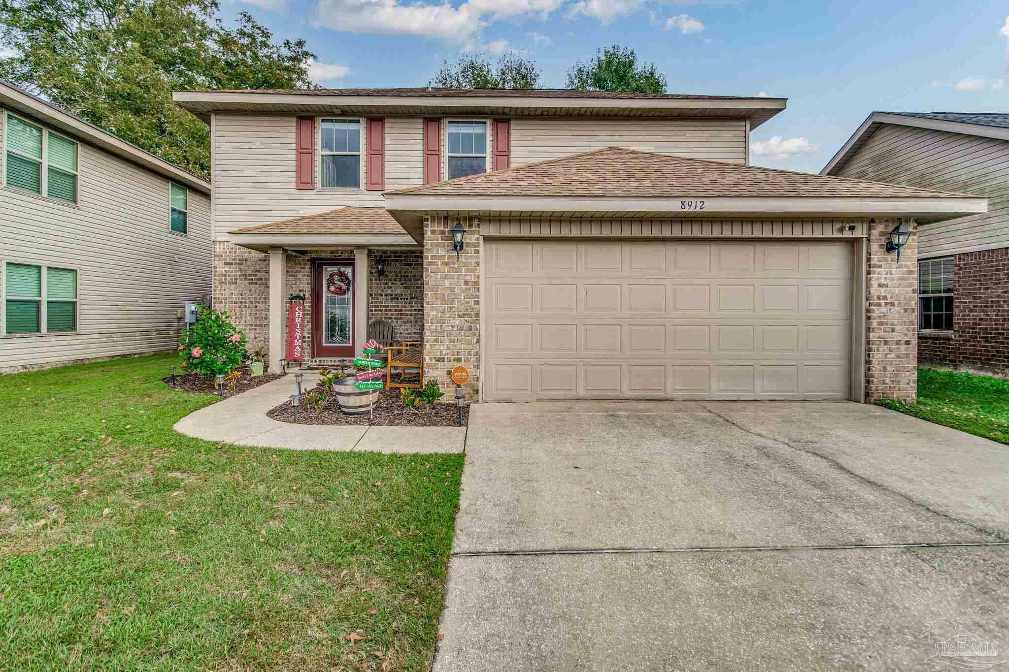 Property Photo: 8912 Hertford Cir FL 32534