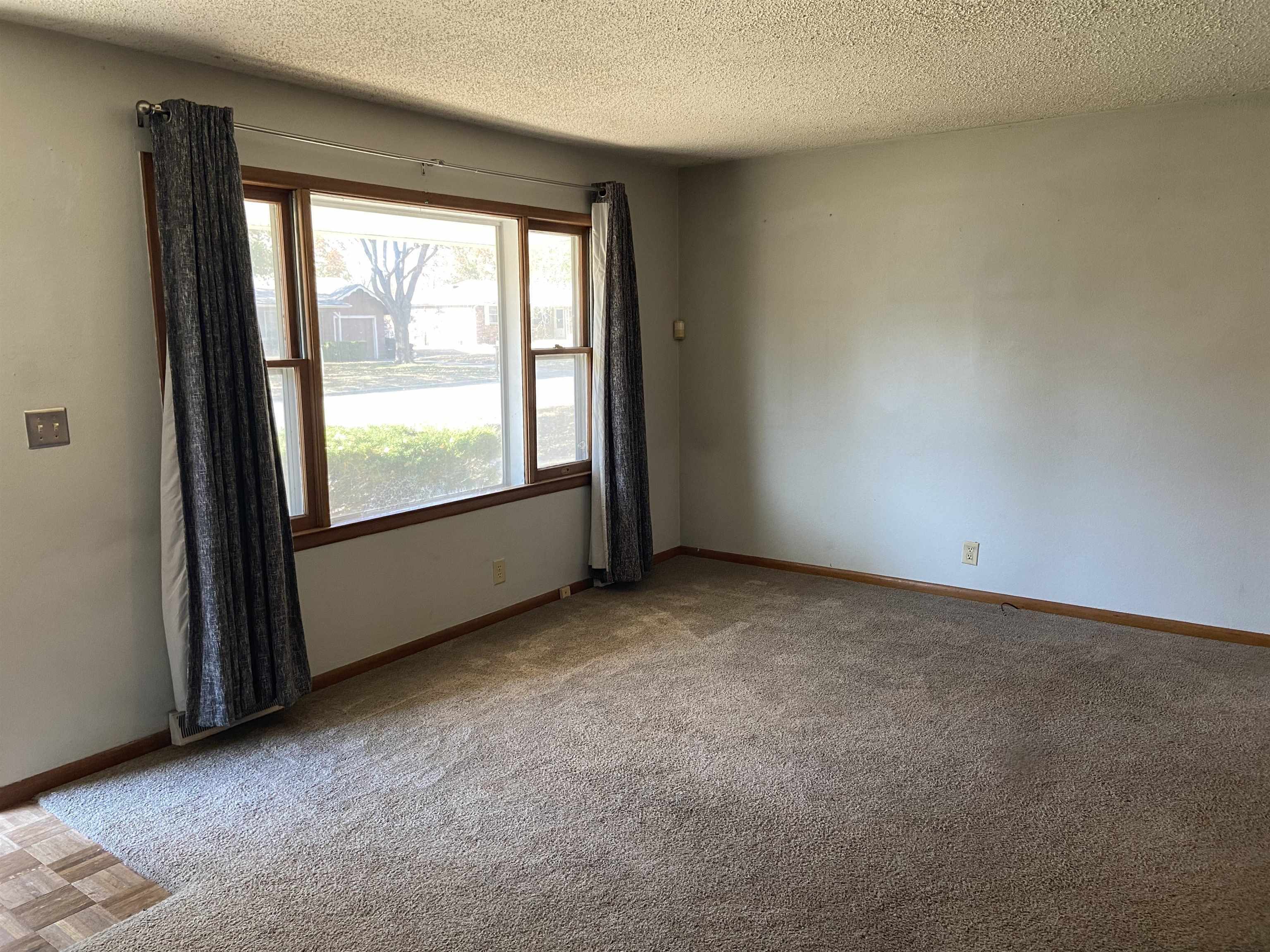 Property Photo:  1436 N Holland Ln  KS 67212-1521 