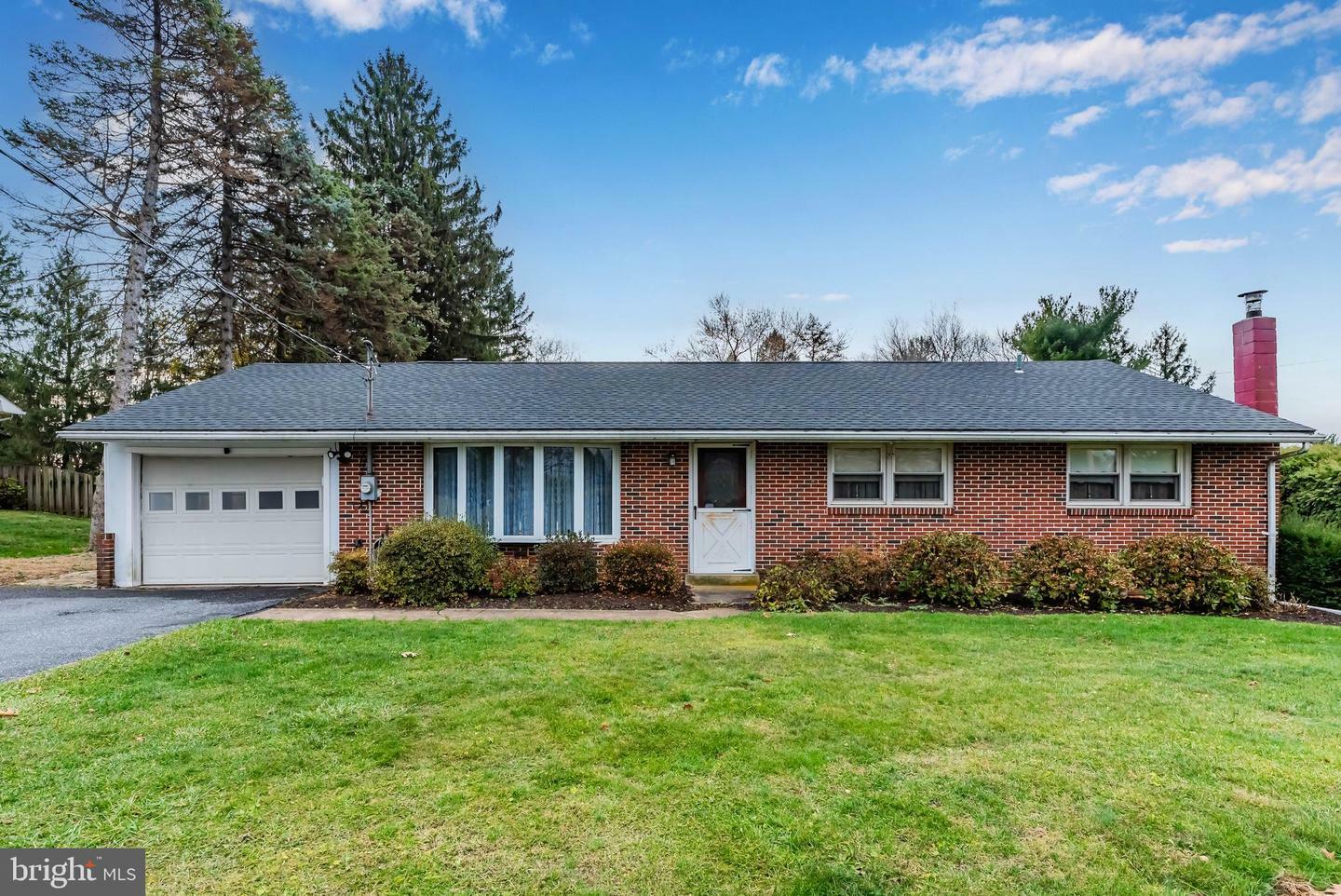 Property Photo:  6051 Chambers Hill Road  PA 17111 