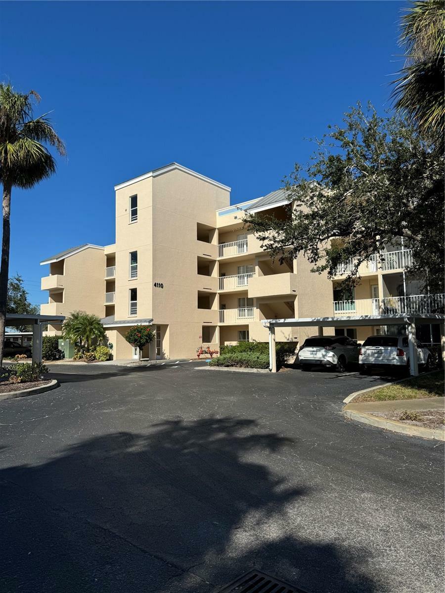 Property Photo:  4110 Ironwood Circle Circle 204  FL 34209 