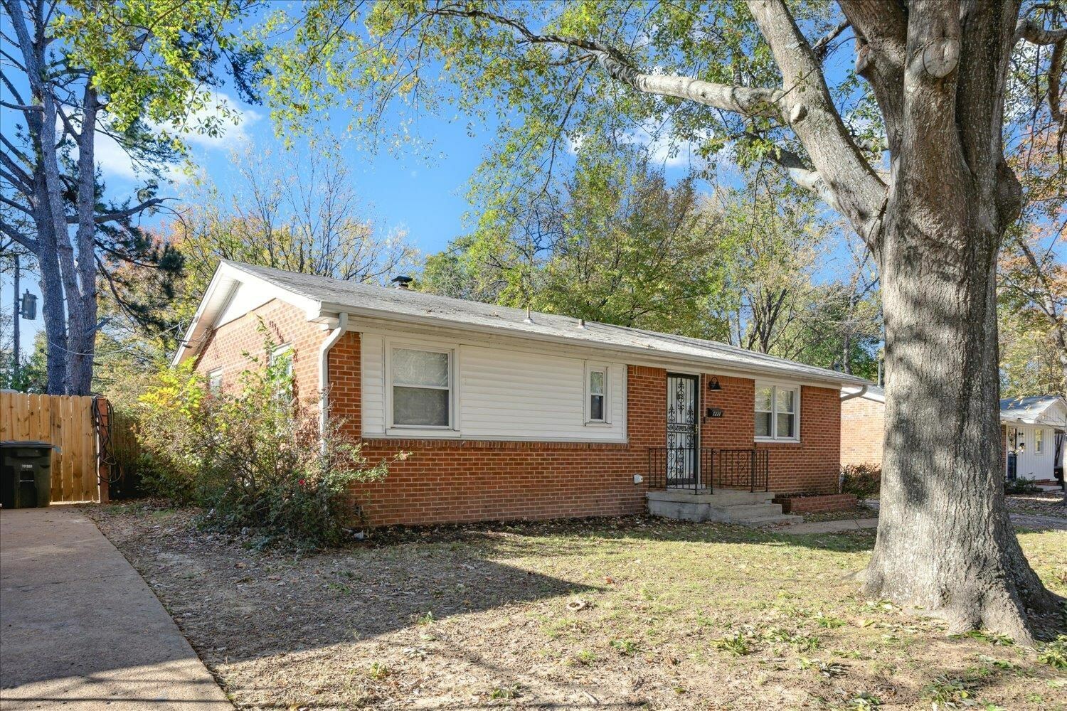 Property Photo:  1231 S White Station St  TN 38117 