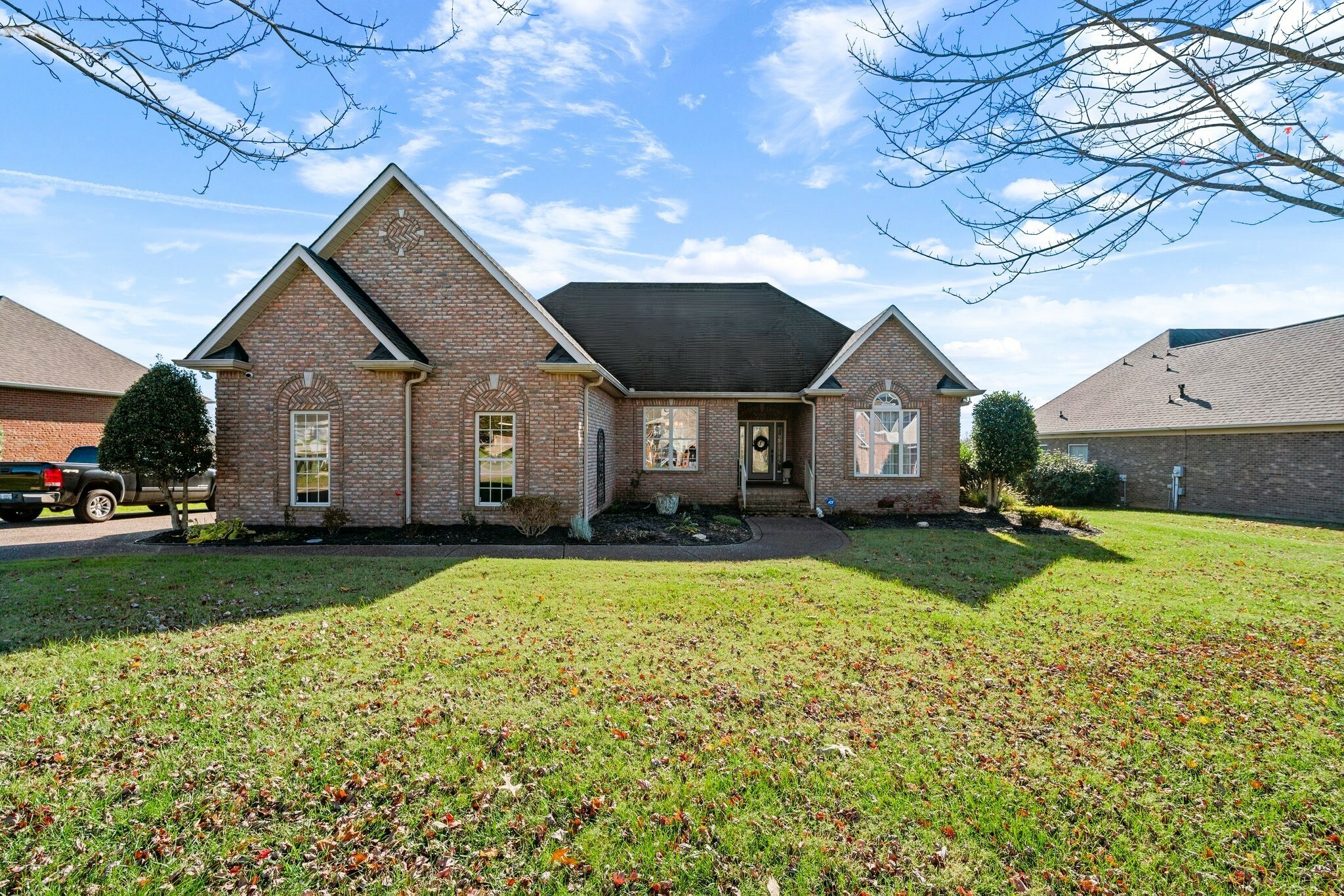 Property Photo: 1038 Briarwood Dr TN 37048