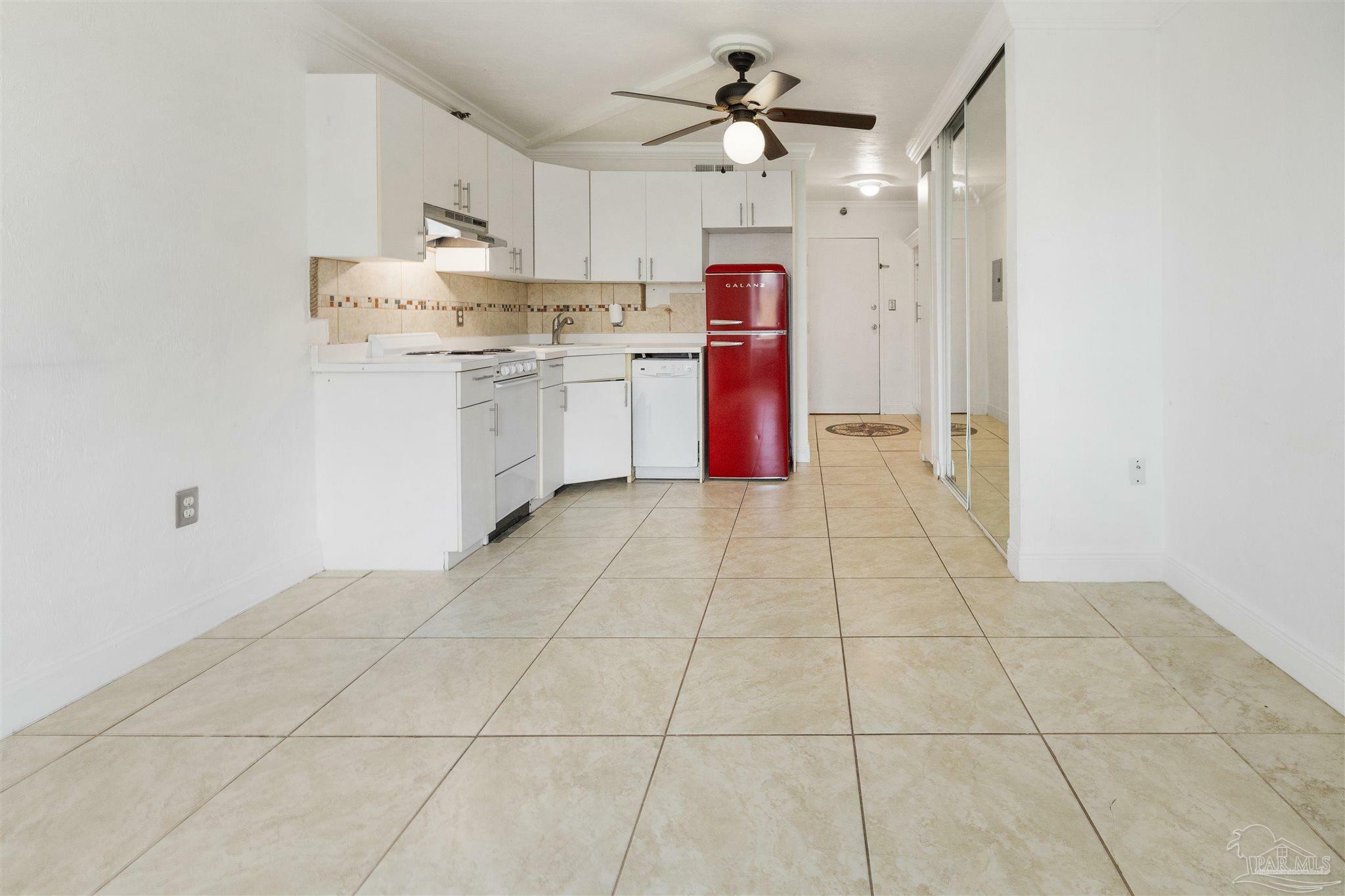 Property Photo:  224 E Garden St 229  FL 32502 