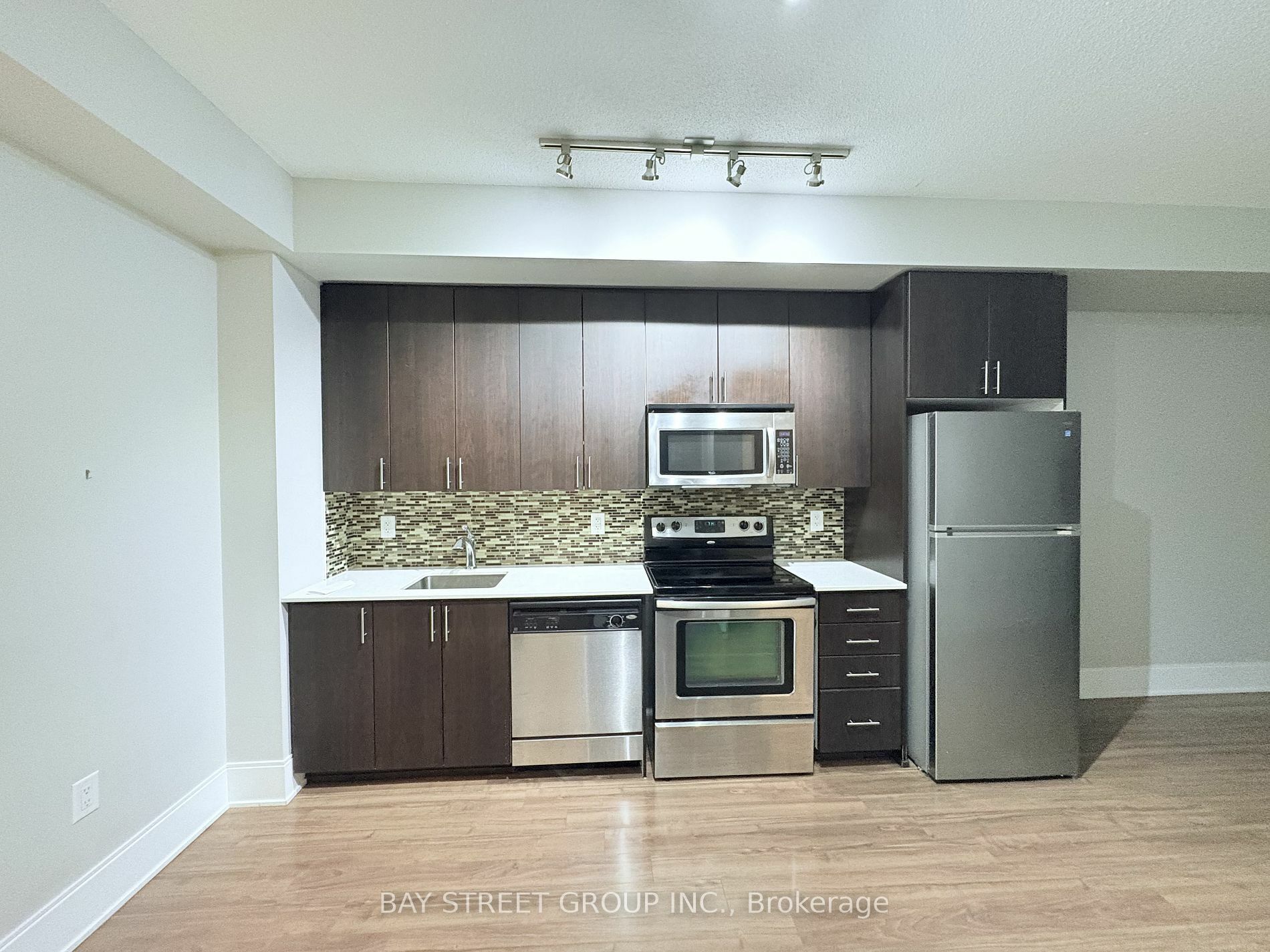 Property Photo:  560 Front St W 409  ON M5V 1C1 