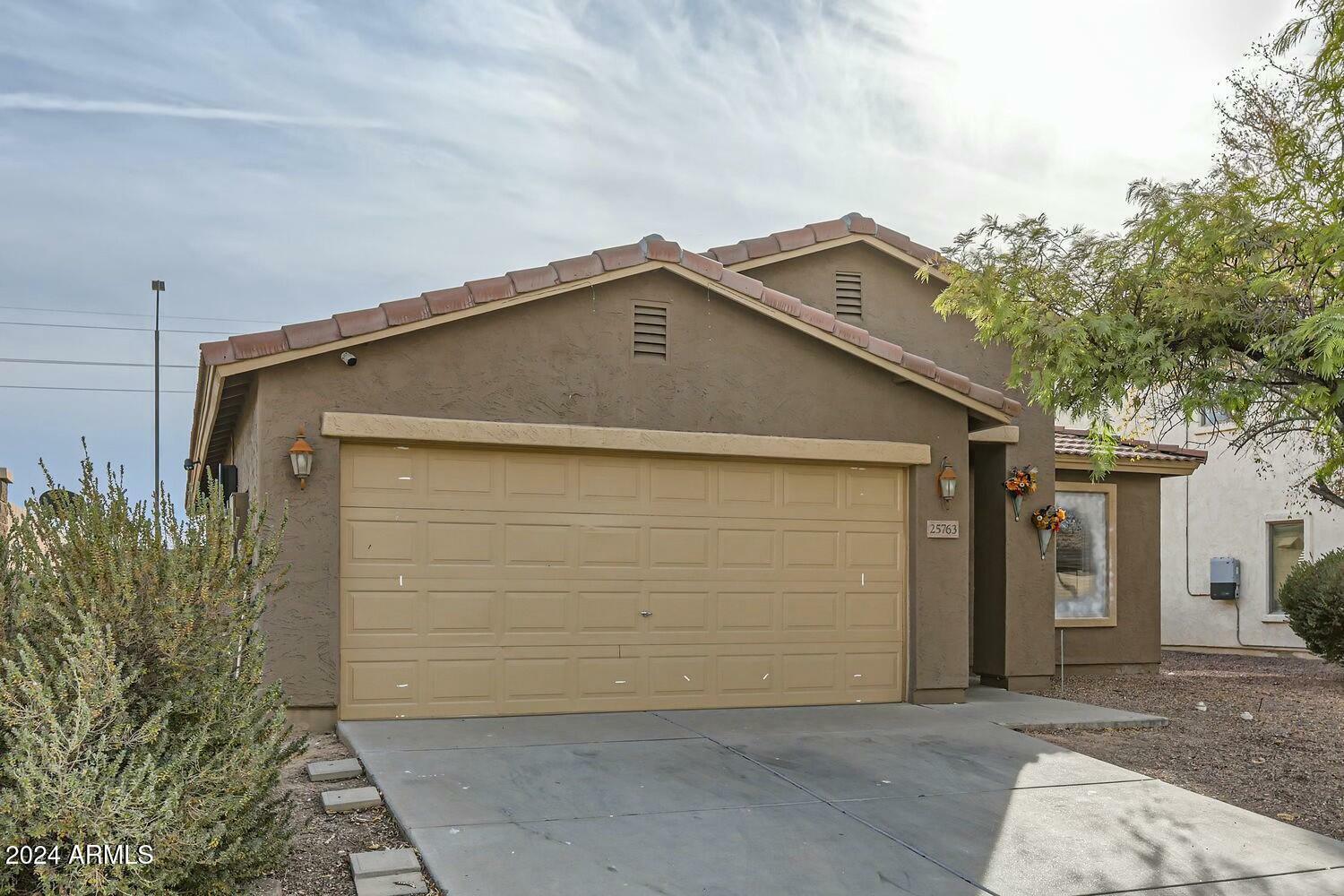 Property Photo: 25763 W Satellite Lane AZ 85326