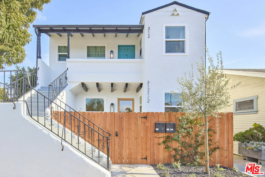 Property Photo:  312   Market St  CA 90291 