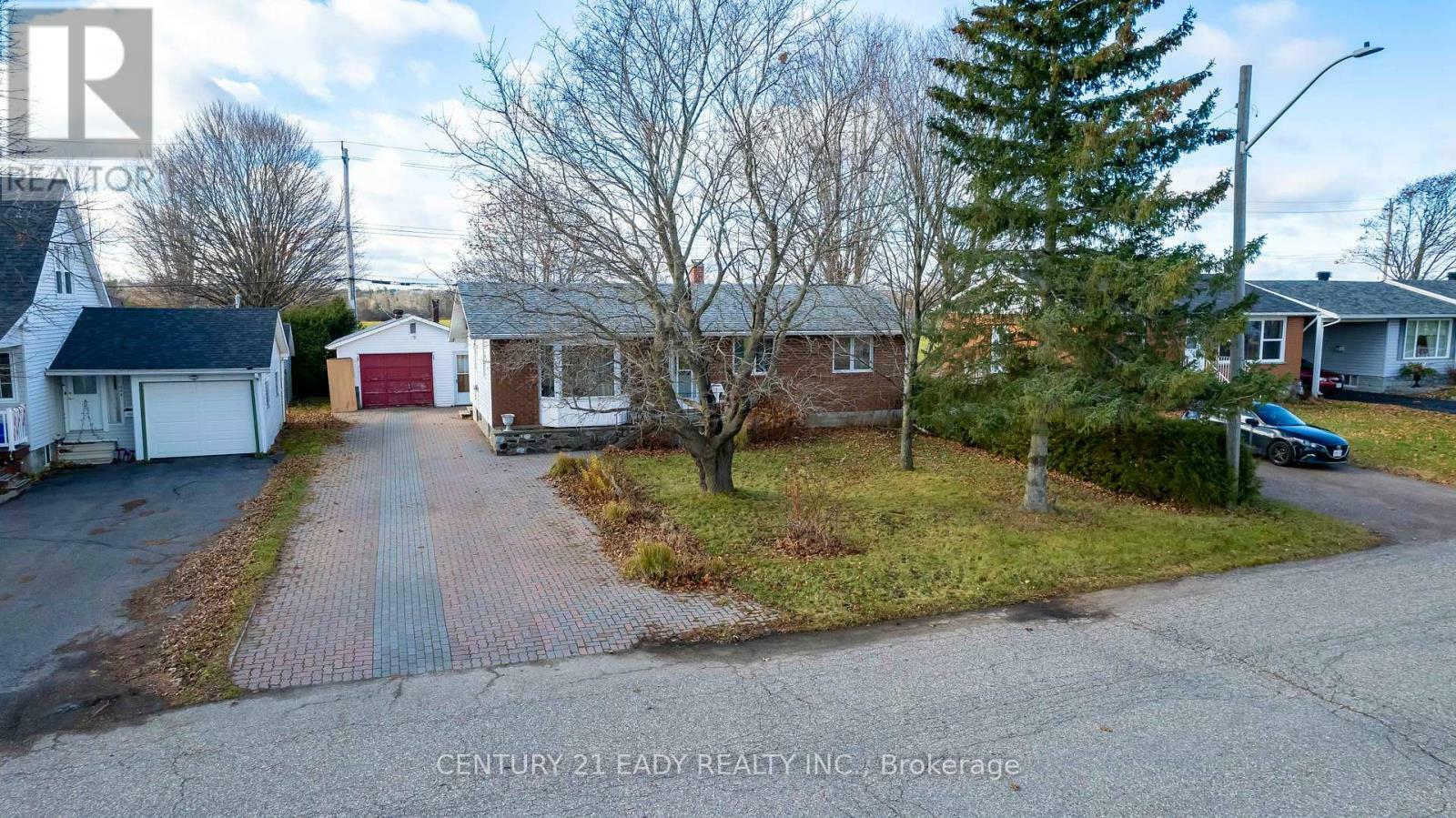 Property Photo:  508 Aberdeen Street  ON K7V 2G9 