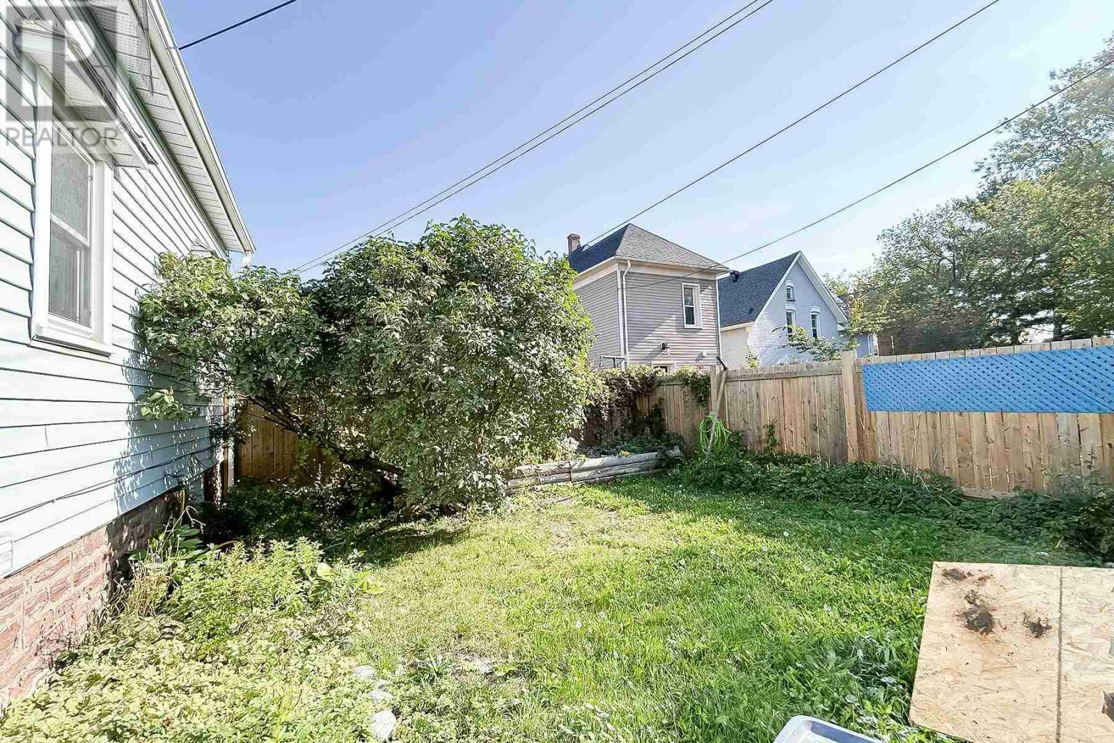 Property Photo:  449 Wellington St  ON P6A 2M1 