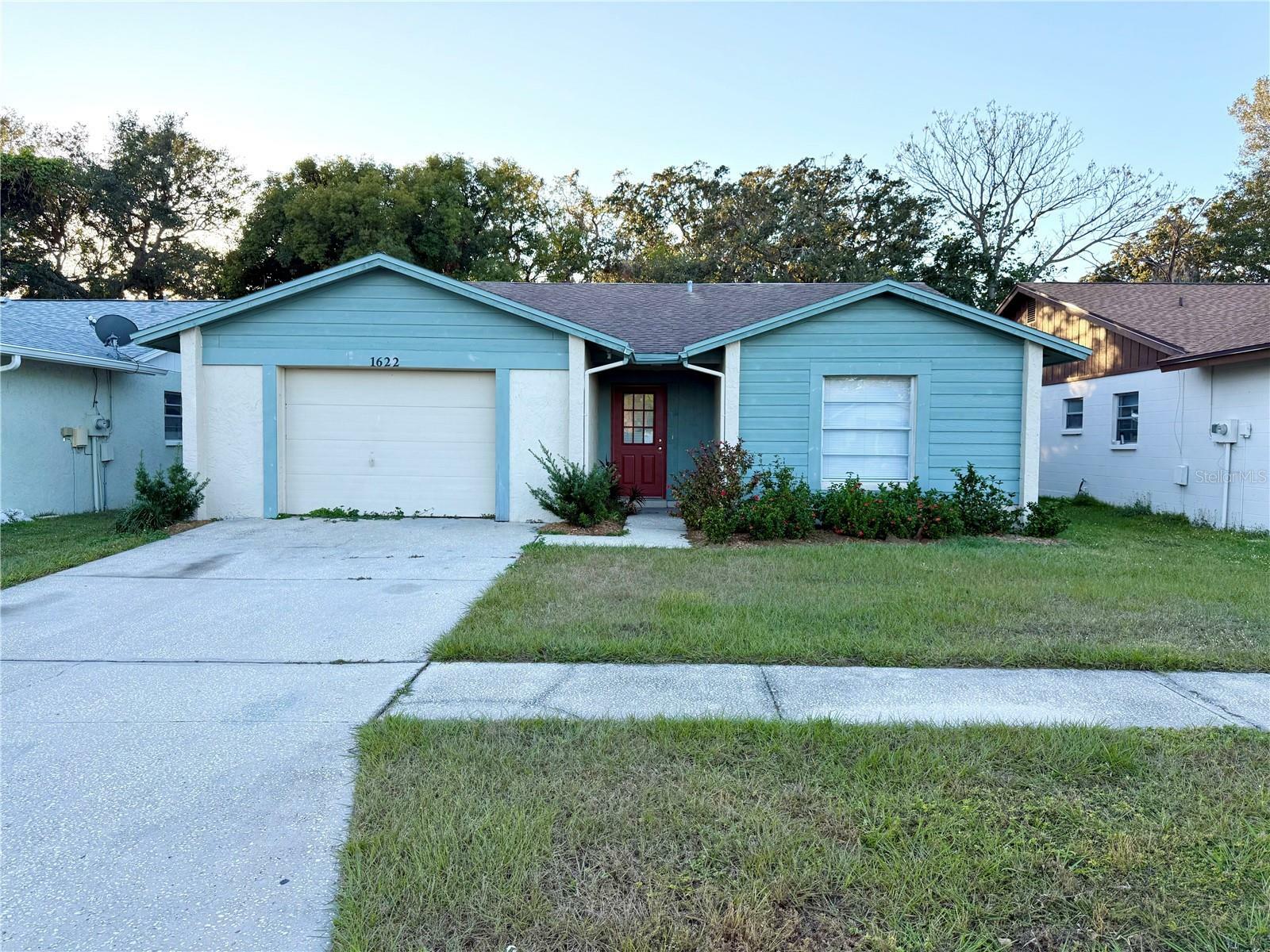 Property Photo:  1622 Palm Leaf Drive  FL 33510 